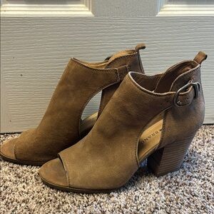 Lucky Brand size 8 Women's Tan Peep-Toe Ankle Boots